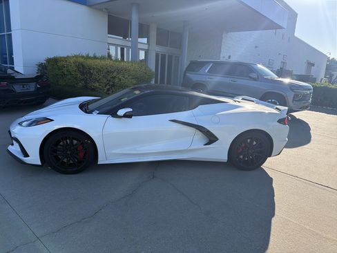 Used 2023 Chevrolet Corvette Stingray Preferred Conv w/ Z51 Performance Package RWD image 7