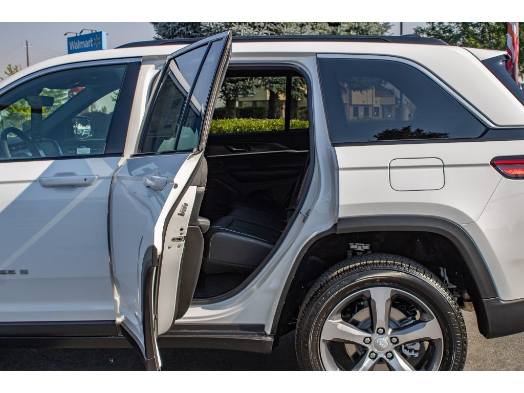New 2026 Jeep Grand Cherokee Limited AWD/4WD image 15