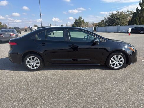 Used 2025 Toyota Corolla LE image 5