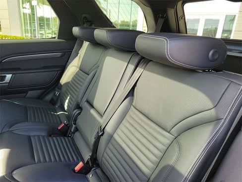 New 2025 Land Rover Discovery Metropolitan Edition image 14