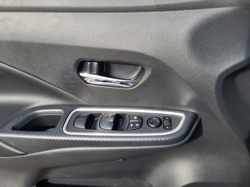 Used 2025 Nissan Versa SR w/ Electronics Package FWD image 27
