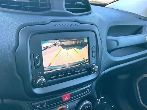 Used 2015 Jeep Renegade Latitude w/ Popular Equipment Group AWD/4WD image 29