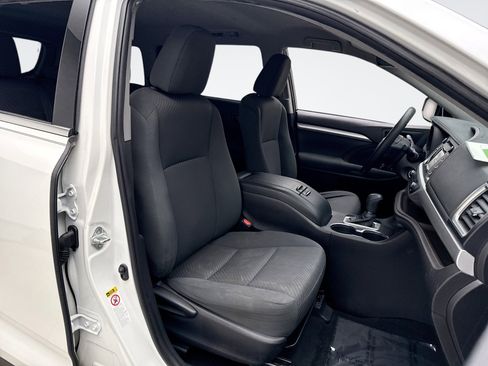 Used 2019 Toyota Highlander LE FWD image 16