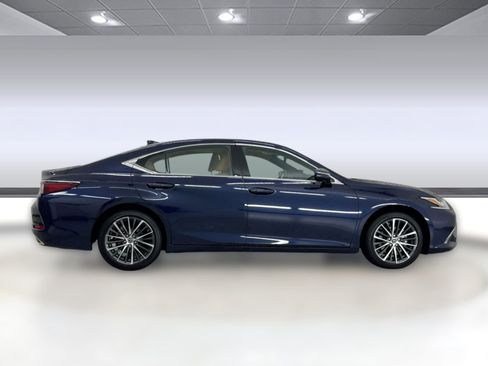 Certified 2025 Lexus ES 350 w/ Premium Package image 8