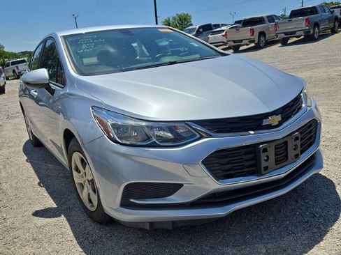 Used 2017 Chevrolet Cruze LS FWD image 3