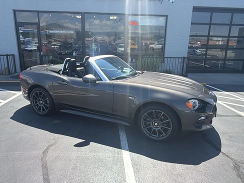 Used 2017 FIAT 124 Spider Lusso RWD image 10