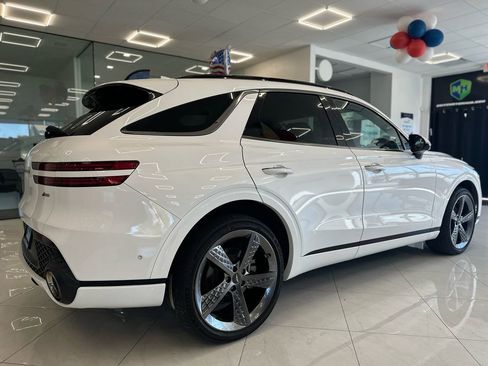 Used 2022 Genesis GV70 2.5T w/ Sport Prestige Package image 12