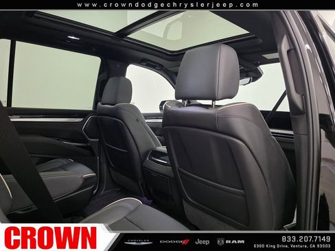Used 2026 Cadillac Escalade Luxury AWD/4WD image 14