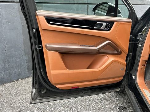 Certified 2020 Porsche Cayenne AWD/4WD image 19