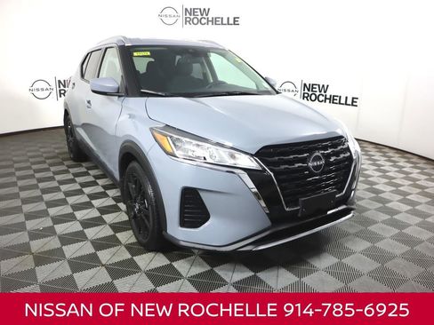 Certified 2022 Nissan Kicks SV image 1