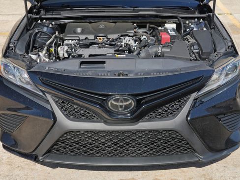 Used 2020 Toyota Camry SE FWD image 7