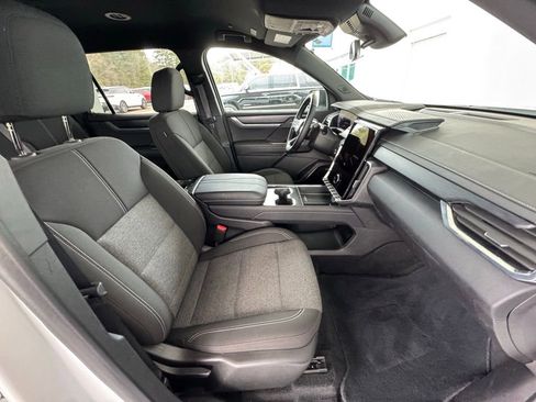 Used 2025 GMC Acadia Elevation image 16