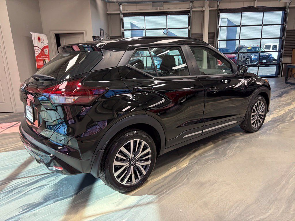 Used 2023 Nissan Kicks SR FWD image 29