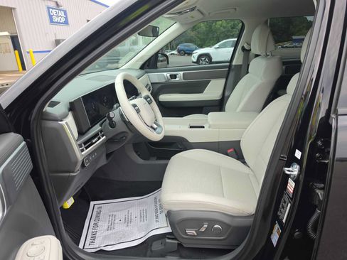 Used 2026 Hyundai Santa Fe SEL FWD image 8