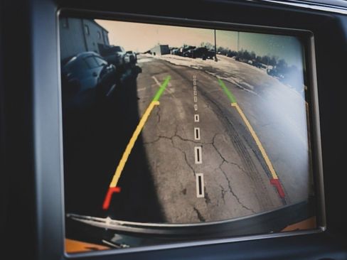 Used 2015 Jeep Grand Cherokee Limited w/ Luxury Group II image 12