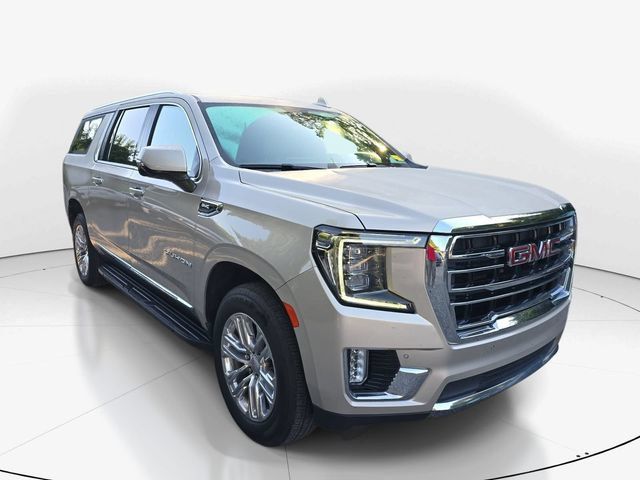 Used 2023 GMC Yukon XL SLT w/ SLT Luxury Package AWD/4WD image 3
