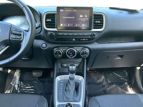 Used 2025 Hyundai Venue SEL FWD image 12