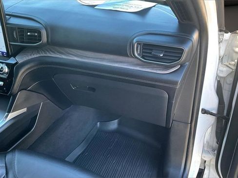 Used 2022 Ford Explorer Platinum w/ Technology Package image 15