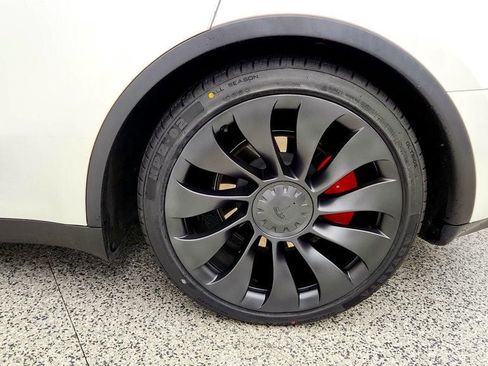 Used 2023 Tesla Model Y Performance AWD/4WD image 9