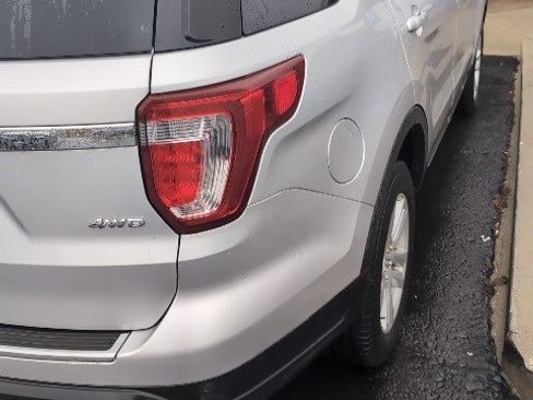 Used 2018 Ford Explorer XLT w/ Equipment Group 201A image 4