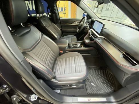 Used 2025 Ford Explorer ST-Line AWD/4WD image 27