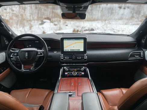 Used 2021 Lincoln Navigator L Reserve w/ Luxury Package image 10