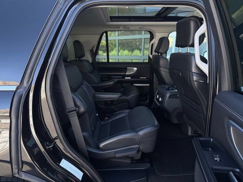 Used 2025 Ford Expedition Platinum AWD/4WD image 41