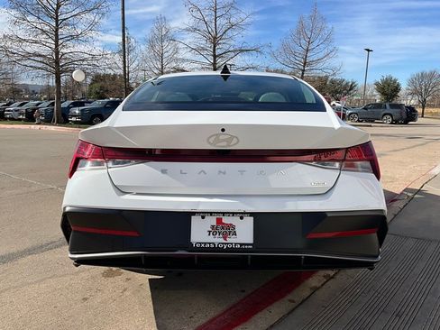 Used 2025 Hyundai Elantra Limited image 7