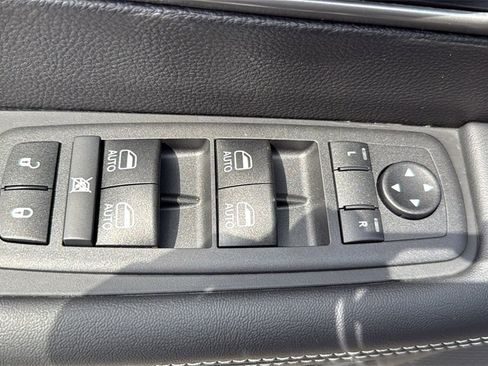 New 2025 Chrysler Pacifica Select image 17