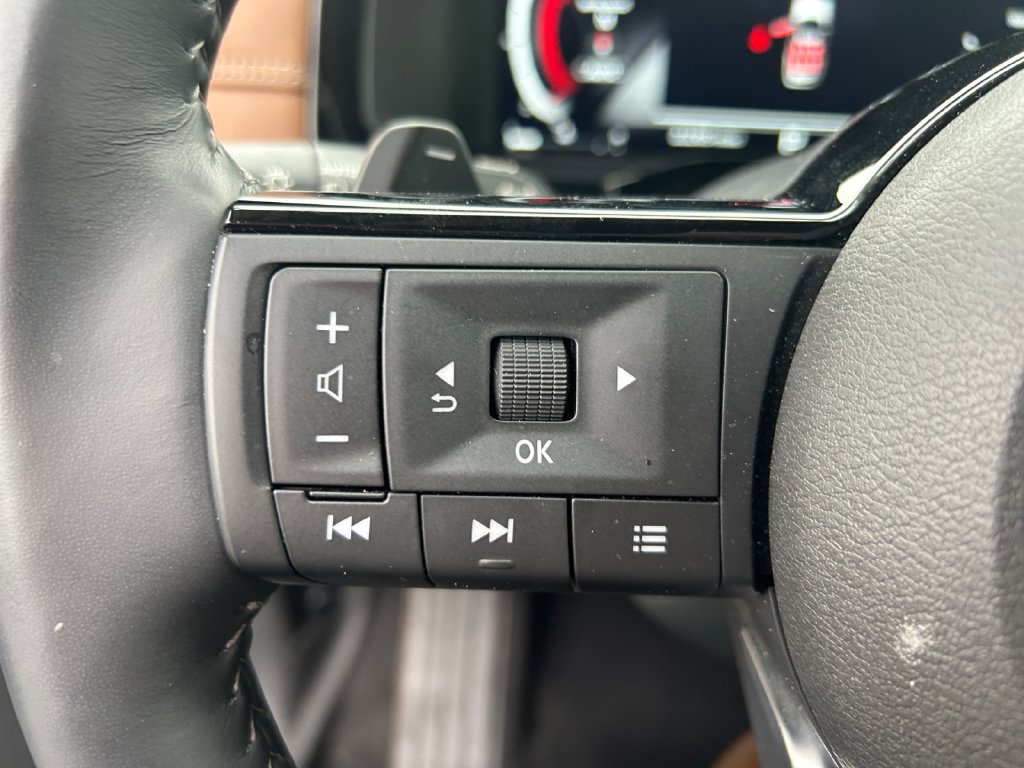 Used 2024 Nissan Pathfinder Platinum w/ Cargo Package AWD/4WD image 11