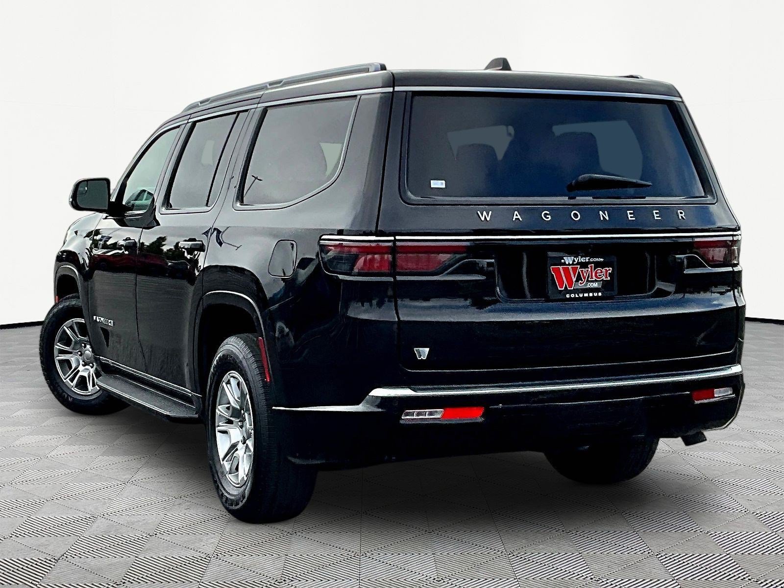 Used 2024 Jeep Wagoneer 4WD image 4