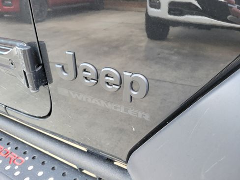 Used 2025 Jeep Wrangler Unlimited Sport AWD/4WD image 30