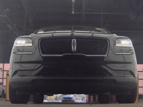 Used 2023 Lincoln Nautilus Reserve w/ Equipment Group 201A AWD/4WD image 3