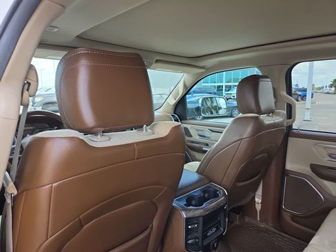 Used 2019 RAM 1500 Laramie AWD/4WD image 20