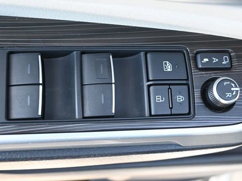 Used 2021 Toyota Sienna Platinum image 11