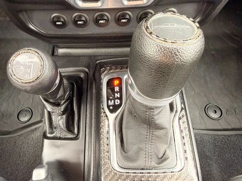 Used 2021 Jeep Gladiator Sport AWD/4WD image 38