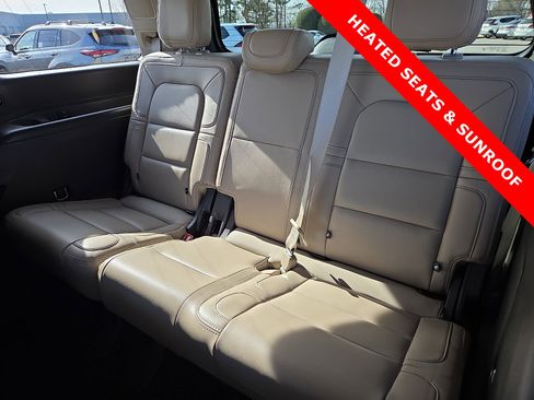 Used 2022 Lincoln Navigator Reserve image 10