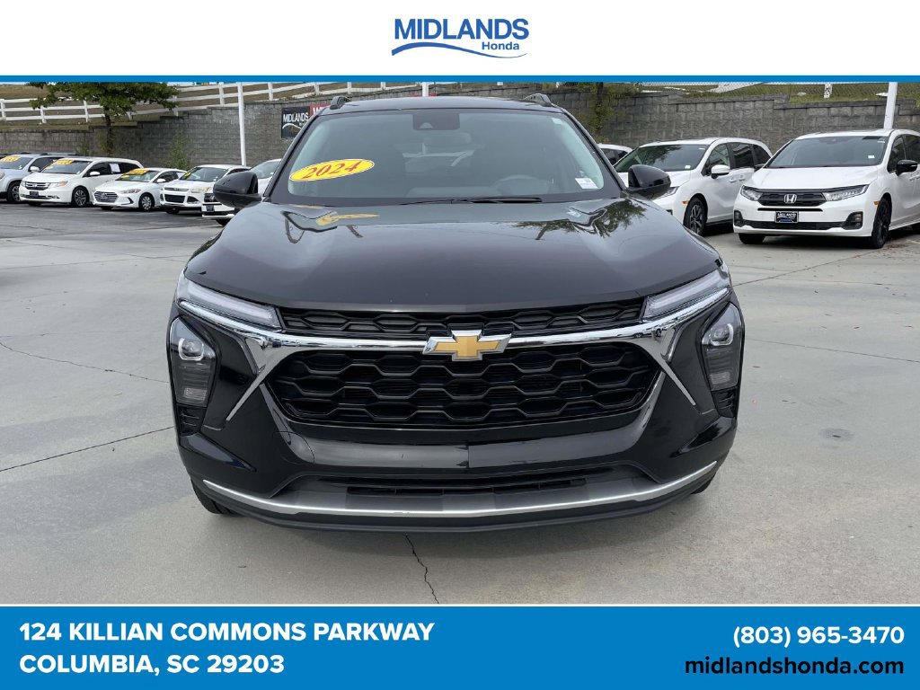 Used 2024 Chevrolet Trax LT FWD image 2