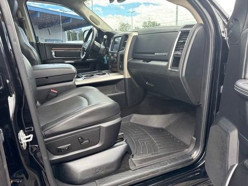 Used 2015 RAM 2500 Laramie w/ Black Appearance Group AWD/4WD image 9