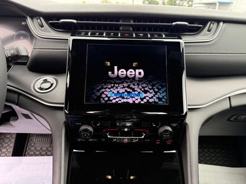 Used 2025 Jeep Grand Cherokee L Laredo w/ Luxury Tech Group I AWD/4WD image 34