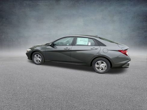 Used 2025 Hyundai Elantra SE image 15