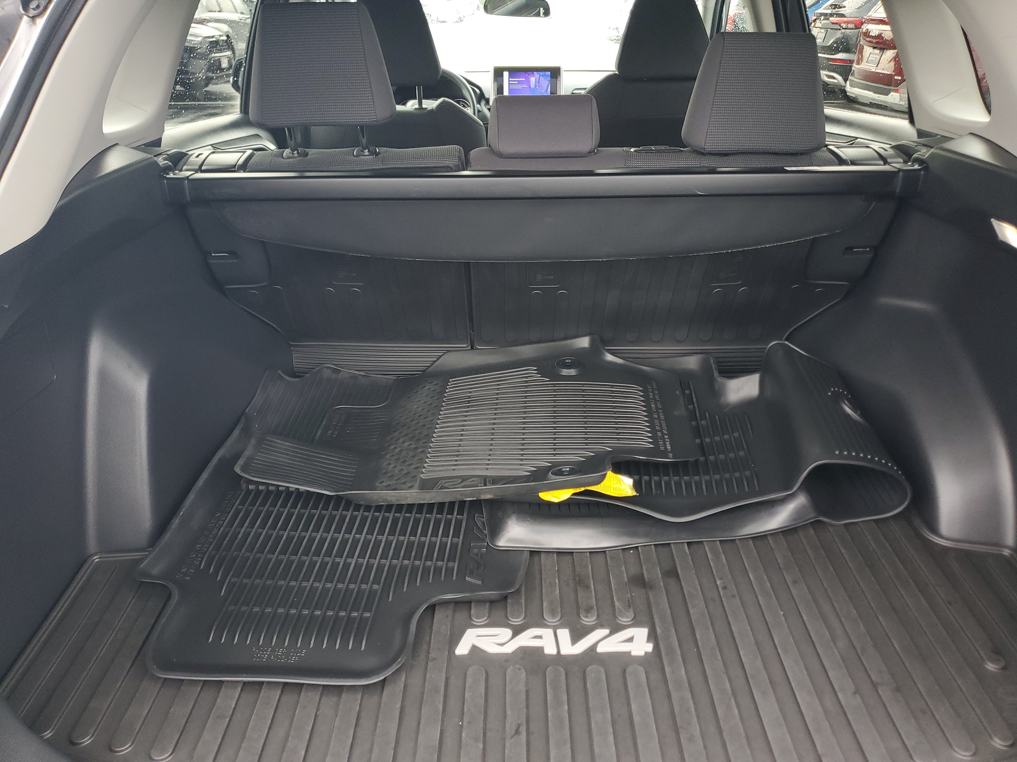 Used 2024 Toyota RAV4 LE AWD/4WD image 9