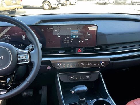 Certified 2025 Kia Carnival SX w/ SX Dark Edition Package image 6