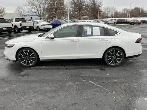 Used 2025 Honda Accord Touring image 9