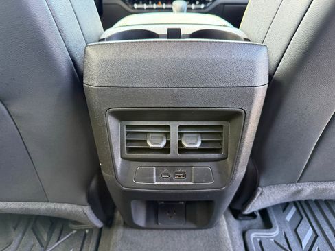 Used 2026 Chevrolet Colorado ZR2 w/ Technology Package AWD/4WD image 32
