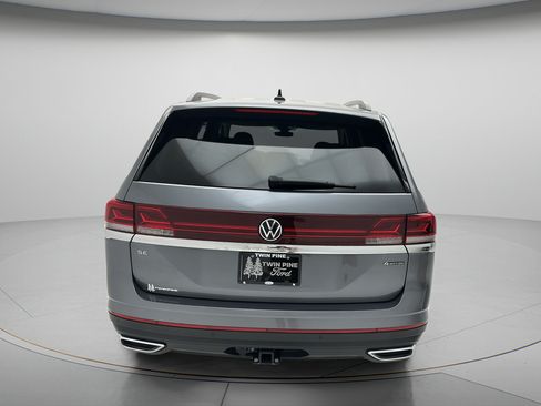Used 2025 Volkswagen Atlas SE AWD/4WD image 4