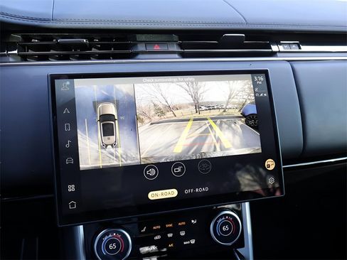 Used 2023 Land Rover Range Rover SE image 23