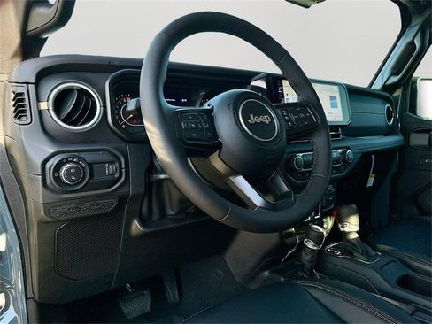 New 2025 Jeep Gladiator Sport image 9