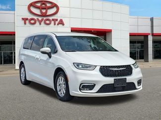Used 2023 Chrysler Pacifica Touring-L FWD video 1