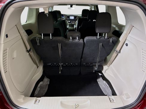 Used 2022 Chrysler Voyager LX image 35